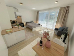 Brand new Danube studio w balcony and free parking